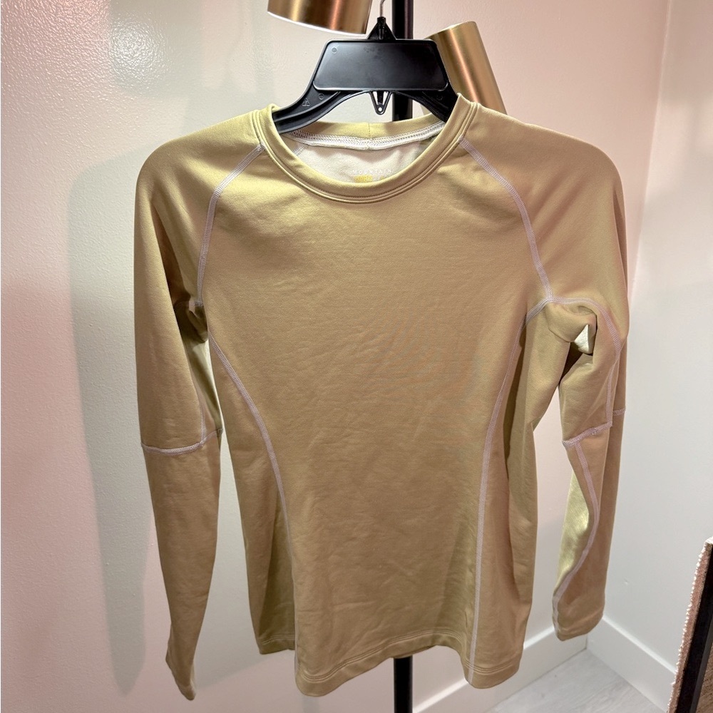 mountain hardware med weight base layer pistachio hiking top extra soft light sm